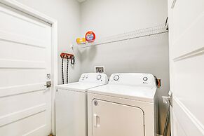 Tampa Home w/ Fire Pit, Yard, Cornhole + More!