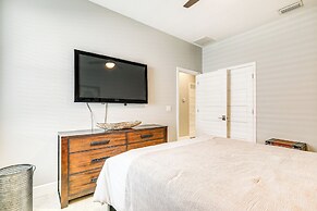 Tampa Home w/ Fire Pit, Yard, Cornhole + More!