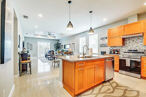 Tampa Home w/ Fire Pit, Yard, Cornhole + More!