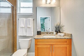 Tampa Home w/ Fire Pit, Yard, Cornhole + More!