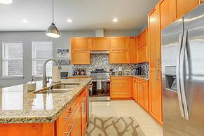 Tampa Home w/ Fire Pit, Yard, Cornhole + More!