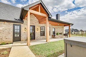 Northlake Vacation Rental w/ Pool & Hot Tub Access