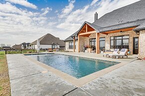 Northlake Vacation Rental w/ Pool & Hot Tub Access