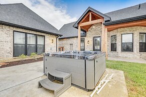 Northlake Vacation Rental w/ Pool & Hot Tub Access