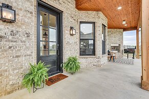 Northlake Vacation Rental w/ Pool & Hot Tub Access