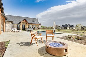 Northlake Vacation Rental w/ Pool & Hot Tub Access