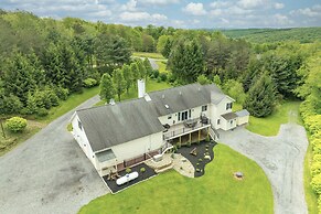 23 Acres: Farmhouse Hideaway in Coudersport