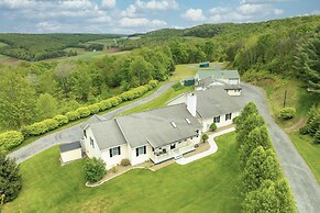 23 Acres: Farmhouse Hideaway in Coudersport