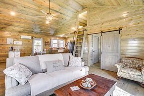 Cozy Mississippi Cabin w/ Covered Porch & Grill!