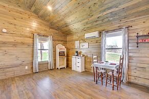 Cozy Mississippi Cabin w/ Covered Porch & Grill!