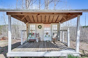 Cozy Mississippi Cabin w/ Covered Porch & Grill!