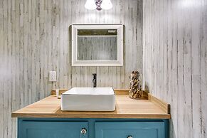 Cozy Mississippi Cabin w/ Covered Porch & Grill!