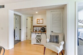 Hilton Head Condo w/ Deck - Walk to Beach & Pool!