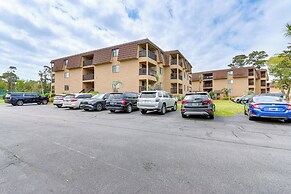 Hilton Head Condo w/ Deck - Walk to Beach & Pool!