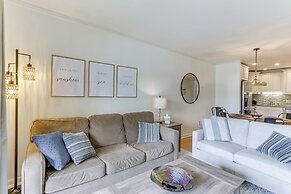 Hilton Head Condo w/ Deck - Walk to Beach & Pool!