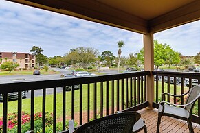 Hilton Head Condo w/ Deck - Walk to Beach & Pool!