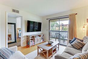 Hilton Head Condo w/ Deck - Walk to Beach & Pool!
