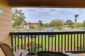 Hilton Head Condo w/ Deck - Walk to Beach & Pool!