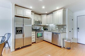 Hilton Head Condo w/ Deck - Walk to Beach & Pool!