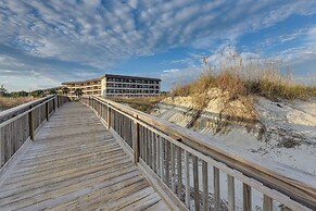 Hilton Head Condo w/ Deck - Walk to Beach & Pool!