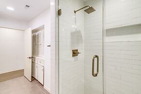 Spacious Houston Home w/ Pool - Near The Galleria!