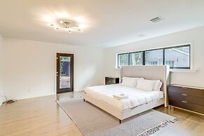 Spacious Houston Home w/ Pool - Near The Galleria!