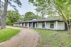 Spacious Houston Home w/ Pool - Near The Galleria!