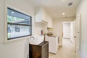 Spacious Houston Home w/ Pool - Near The Galleria!