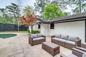Spacious Houston Home w/ Pool - Near The Galleria!