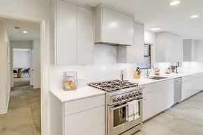 Spacious Houston Home w/ Pool - Near The Galleria!