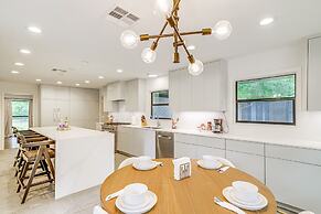 Spacious Houston Home w/ Pool - Near The Galleria!