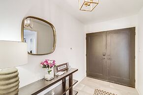 Spacious Houston Home w/ Pool - Near The Galleria!