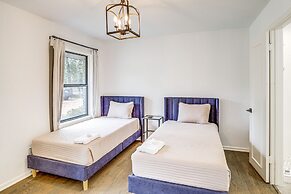 Spacious Houston Home w/ Pool - Near The Galleria!