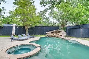 Spacious Houston Home w/ Pool - Near The Galleria!