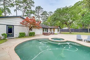 Spacious Houston Home w/ Pool - Near The Galleria!