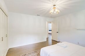 Spacious Houston Home w/ Pool - Near The Galleria!