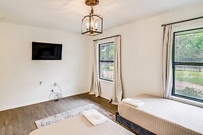 Spacious Houston Home w/ Pool - Near The Galleria!