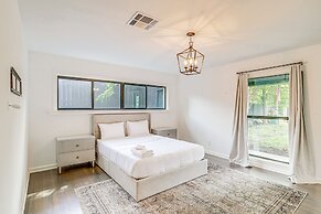 Spacious Houston Home w/ Pool - Near The Galleria!
