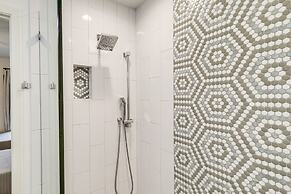 Spacious Houston Home w/ Pool - Near The Galleria!