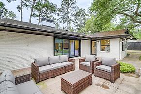Spacious Houston Home w/ Pool - Near The Galleria!