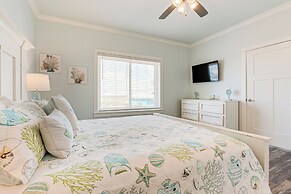 < 1/2 Mi to Beach: Waterfront Dauphin Island Home