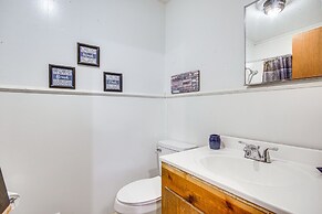 Quiet & Cozy Rembert Home ~ 9 Mi to Air Force Base