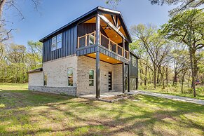 Fire Pit + Grill: Lakeside Gun Barrel City Home!