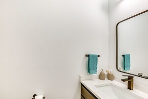 Fire Pit + Grill: Lakeside Gun Barrel City Home!