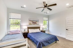 Fire Pit + Grill: Lakeside Gun Barrel City Home!