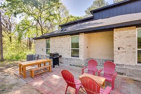 Fire Pit + Grill: Lakeside Gun Barrel City Home!