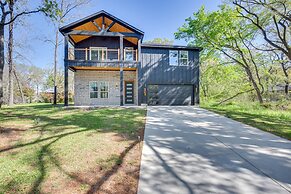 Fire Pit + Grill: Lakeside Gun Barrel City Home!