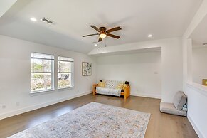 Fire Pit + Grill: Lakeside Gun Barrel City Home!