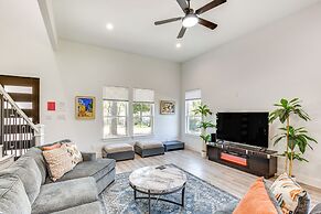 Fire Pit + Grill: Lakeside Gun Barrel City Home!