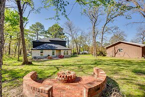 Fire Pit + Grill: Lakeside Gun Barrel City Home!